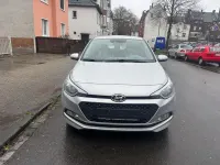 Gebraucht Hyundai i20 84 PS (61 kW) 2015 Silber Limousine