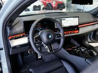 Gebraucht BMW 520 M Sport 197 PS (144 kW) 2025 M brooklyn grau Kombi