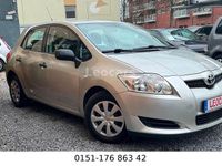 Gebraucht Toyota Auris 101 PS (74 kW) 2009 Silber Kleinwagen