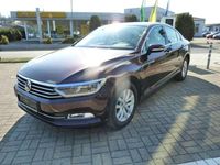 Gebraucht VW Passat Comfortline 150 PS (110 kW) 2017 Crimson red metallic Limousine