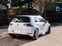 Gebraucht VW Golf VII 310 PS (228 kW) 2018 Weiß Limousine