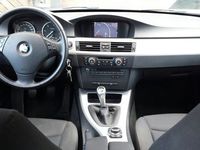 Gebraucht BMW 316 116 PS (85 kW) 2010 Schwarz metallic Kombi
