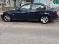 Gebraucht BMW 320 150 PS (110 kW) 2005 Blau Limousine