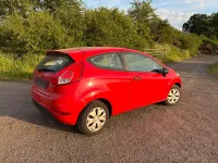 Gebraucht Ford Fiesta Trend 60 PS (44 kW) 2015 Rot Kleinwagen