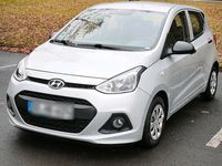 Gebraucht Hyundai i10 67 PS (49 kW) 2015 Silber Kleinwagen