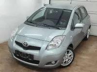 Gebraucht Toyota Yaris Life 101 PS (74 kW) 2010 Medium silver metallic Kleinwagen