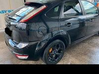 Gebraucht Ford Focus 105 PS (77 kW) 2010 Schwarz Limousine
