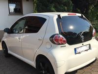 Gebraucht Toyota Aygo Cool 68 PS (50 kW) 2013 Weiß metallic Kleinwagen