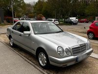 Second-hand Mercedes E230 150 CP (110 kW) 1995 Argintiu Berlinǎ
