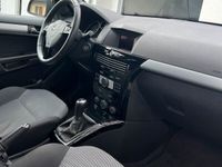 gebraucht Opel Astra 2010 + Sommerreifen