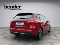 Gebraucht Mercedes B180 Style 136 PS (100 kW) 2022 Rot Kleinwagen