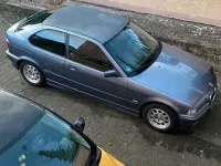 Gebraucht BMW 316 Basis 105 PS (77 kW) 2000 Blau Limousine