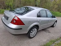 Usado Ford Mondeo 145 CV (106 kW) 2004 Plateado Berlina