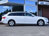 Gebraucht Skoda Superb Ambition 150 PS (110 kW) 2019 Candy white Kombi