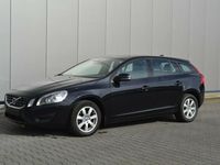 Gebraucht Volvo V60 Kinetic 163 PS (119 kW) 2012 Schwarz metallic Kombi