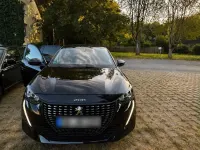 Gebraucht Peugeot 208 Active 101 PS (74 kW) 2022 Schwarz Kleinwagen