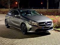 Gebraucht Mercedes A180 122 PS (89 kW) 2017 Grau Limousine