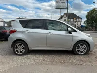 Gebraucht Toyota Verso-S 90 PS (66 kW) 2012 Silber Van / Kleinbus