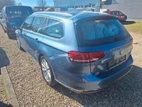 Usata VW Passat Comfortline 220 CV (161 kW) 2016 Blu Station wagon