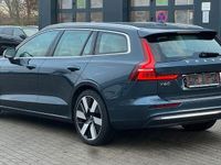 Gebraucht Volvo V60 253 PS (186 kW) 2024 Blau Kombi