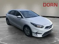 Neu Kia Ceed 140 PS (102 kW) 2026 Carraraweiss Kleinwagen