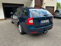 Gebraucht Skoda Octavia Family 105 PS (77 kW) 2011 Blau Kombi