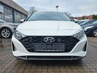 Gebraucht Hyundai i20 Select 101 PS (74 kW) 2021 Weiß Kleinwagen