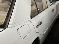 Gebraucht Mercedes E260 160 PS (117 kW) 1992 Weiß Limousine