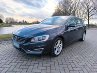 Gebraucht Volvo V60 181 PS (133 kW) 2014 Blau Kombi
