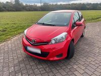 Gebraucht Toyota Yaris 69 PS (50 kW) 2012 Rot Kleinwagen