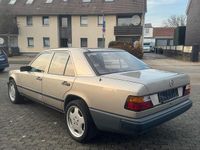 Gebraucht Mercedes E230 136 PS (100 kW) 1985 Gold Limousine
