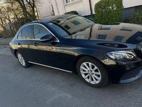 Gebraucht Mercedes E220 AMG line 194 PS (142 kW) 2017 Schwarz Limousine