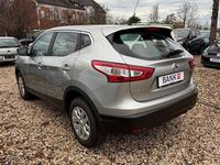Gebraucht Nissan Qashqai 116 PS (85 kW) 2017 Grau SUV