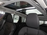 Neu Volvo XC60 Plus 250 PS (183 kW) 2025 Grau SUV