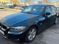 Gebraucht BMW 318 143 PS (105 kW) 2011 Schwarz Limousine