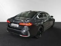 Gebraucht BMW 530e Comfort Edition 299 PS (219 kW) 2024 Sophistograu brillanteffekt metallic Limousine