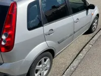 Gebraucht Ford Fiesta Ambiente 80 PS (58 kW) 2006 Silber Kleinwagen
