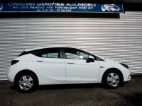 Gebraucht Opel Astra Selection 105 PS (77 kW) 2017 Weiß Limousine