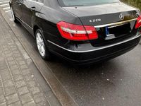 Gebraucht Mercedes 220 170 PS (125 kW) 2011 Schwarz Limousine