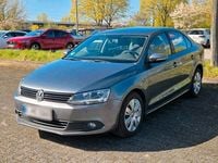 Gebraucht VW Jetta 105 PS (77 kW) 2012 Grau Limousine