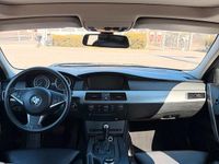 Gebraucht BMW 525 177 PS (130 kW) 2007 Grau Kombi