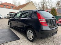Gebraucht Hyundai i30 Edition 90 PS (66 kW) 2011 Schwarz Limousine