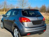 Gebraucht Kia Venga 90 PS (66 kW) 2011 Grau Kleinwagen