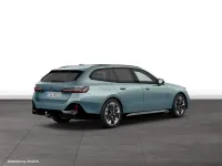 Gebraucht BMW 550e 489 PS (359 kW) 2025 Grün Kombi