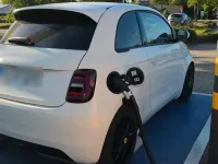 Gebraucht Fiat 500e Abarth 69 kW (95 PS) 2022 Weiß Kleinwagen