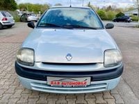 Używany Renault Clio II 58 KM (42 kW) 2000 Srebrny Hatchback