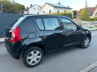 Gebraucht Dacia Sandero 75 PS (55 kW) 2012 Schwarz Kleinwagen