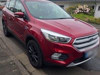 Gebraucht Ford Kuga Trend 150 PS (110 kW) 2017 Rot SUV