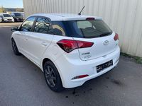 Gebraucht Hyundai i20 Classic 75 PS (55 kW) 2015 Weiß Kleinwagen