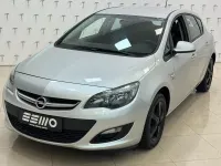 Gebraucht Opel Astra Active 140 PS (102 kW) 2013 Silber Limousine